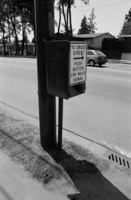 Oak [Street] and 37[th Avenue traffic controller]