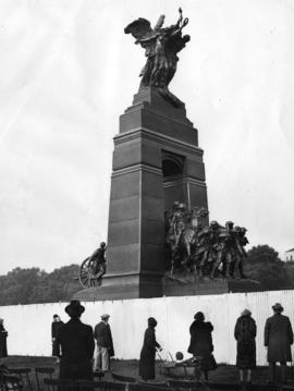 [Canadian War Memorial in Hyde Park before transfer to Ottawa]