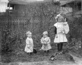[Jean and Jack Davidson and an unidentified toddler]