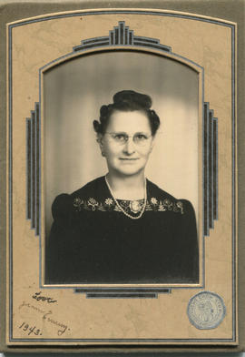 Unidentified Caucasian woman - 1943