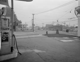 Wasson and Mercer : shots of intersection [The Gateway service station]