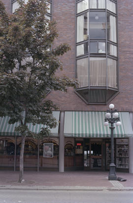 Building containing Pizza Patio restaurant at 127 Water Street