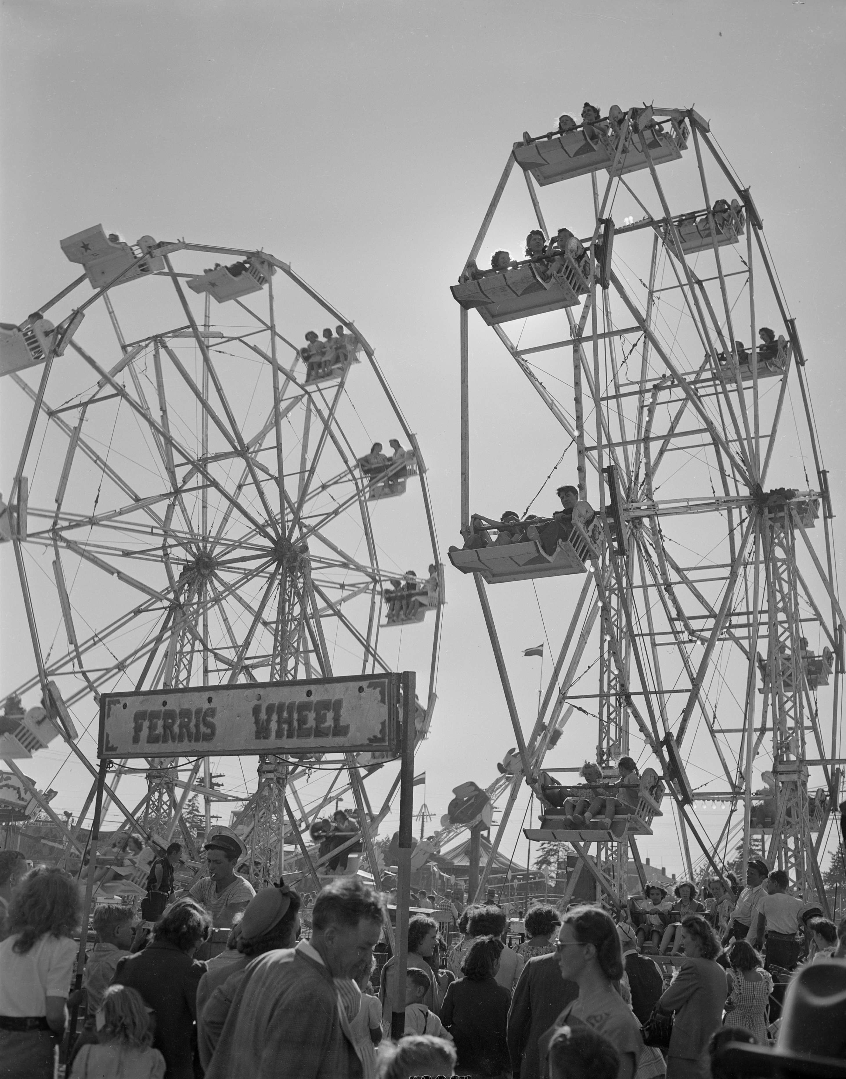 Pacific National Exhibition Midway General Crowds Etc City Of Vancouver Archives