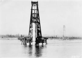 Pile driver putting in a pier : April 7, 1924