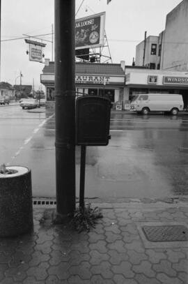 Main [Street] and King Ed[ward Avenue traffic controller]