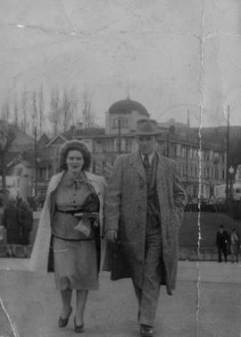Roy Nickerson and his sister at the entrance to Stanley Park with Stuart Building in background