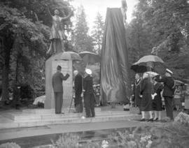 [Governor General Georges Vanier unveiling the Lord Stanley statue at Stanley Park]