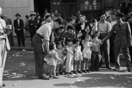 [Chinese children waving flags during VJ Day celebrations in Chinatown]