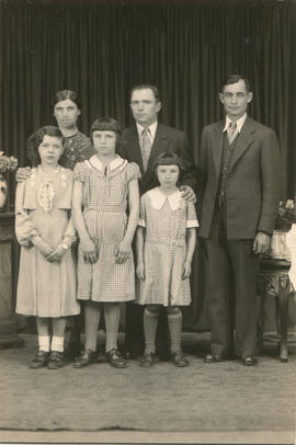 Klimec - Alexsander and extended family reunited - 1936