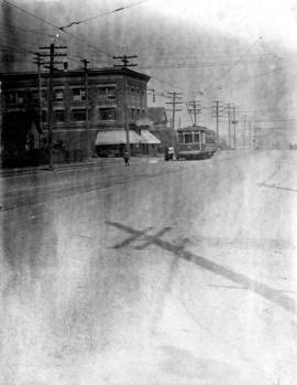 [Street car outside the Winram Block, 17th and Main St.]