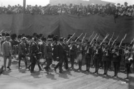 [President Warren Harding inspecting the guard of honour.]