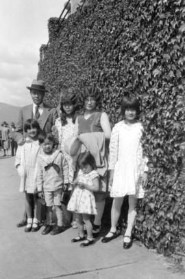 [Chang Yat Leong and family at Brockton Point]
