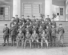 [Group portrait of soldiers]
