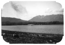 [Boat in Coal Harbour]