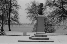 David Oppenheimer memorial, side view