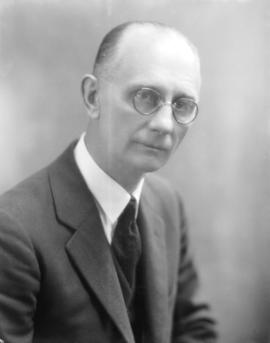 [Head and shoulders portrait of] Mr. Dugald Donaghy