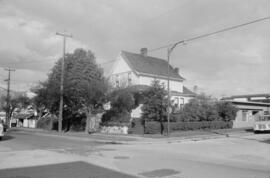 [House at the intersection of West 2nd and Cypress Street]