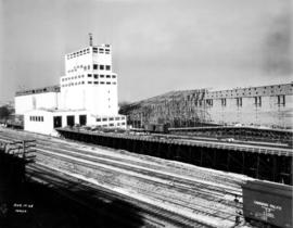 Alberta Wheat Pool elevator under construction