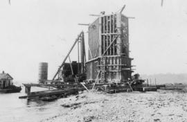 Caisson for pier 4 : April 30, 1924